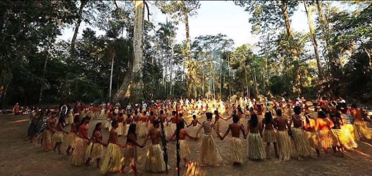 Yawanaw&aacute; people of Acre &ndash; a gathering circle in the forest