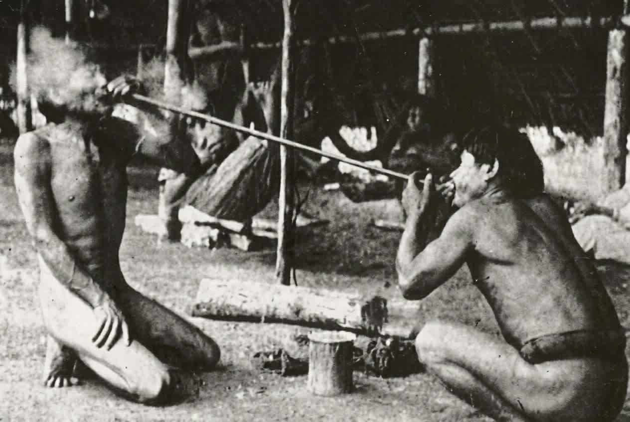Rap&eacute; ceremony blowing Hap&eacute;