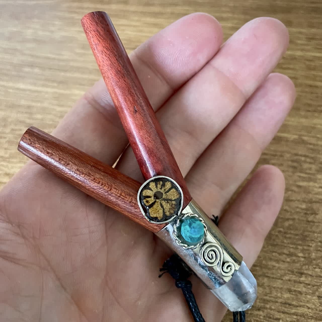 Detail of the Aya vine slice, blue stone and crystal point on the Kuripe